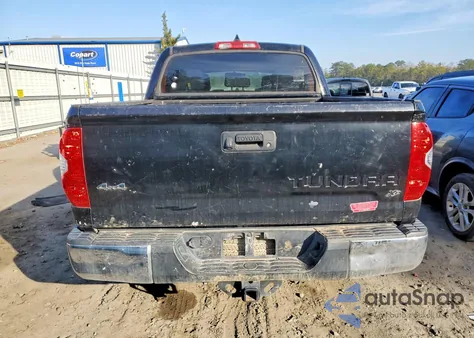 2017 Toyota Tundra Crewmax Sr5 z USA, uszkodzony, nr VIN 5TFDW5F17HX604354